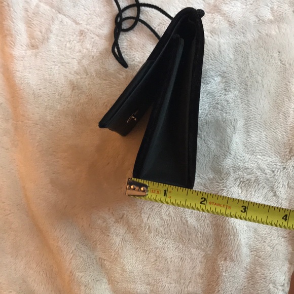 Black velvet evening bag, free with purchase - Picture 8 of 8